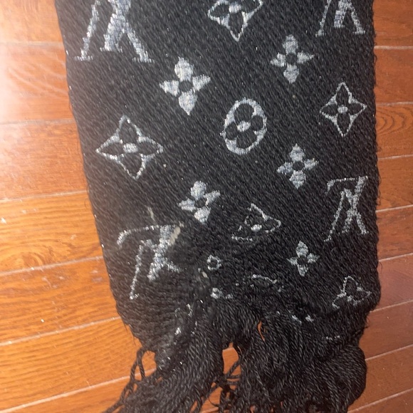 Louis Vuitton Logomania Shine Wool Scarf - Picture 7 of 8